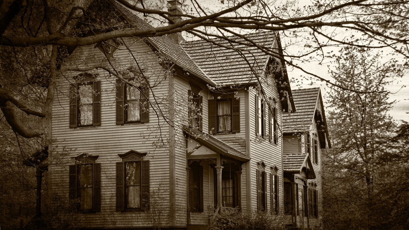 Haunted houses have their own brand of fear and they are a harrowing place to ghost hunt!